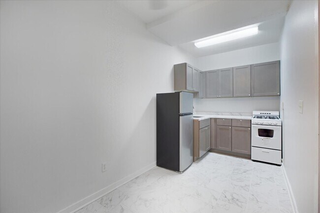 Foto del edificio - 3727 N Pine Grove Ave