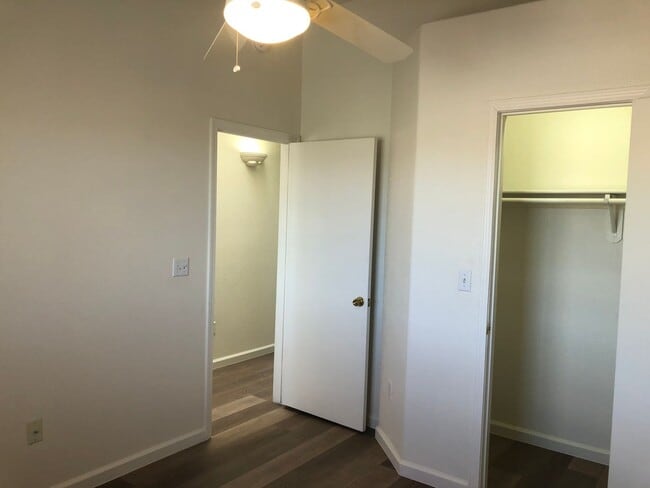 Building Photo - 2 BEDROOM / 2.5 BATHROOM TOWNHOUSE