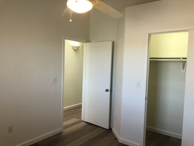 Foto del edificio - 2 BEDROOM / 2.5 BATHROOM TOWNHOUSE