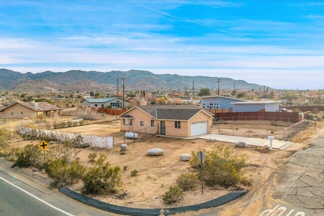 Foto del edificio - 61791 Alta Mesa Dr