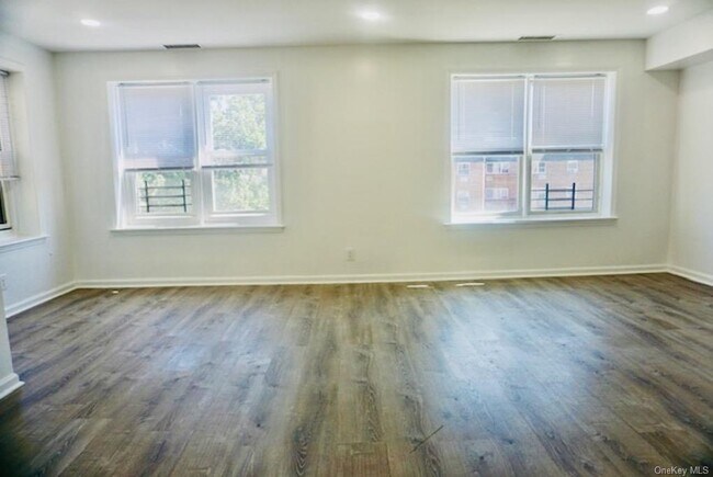 Building Photo - 3239 Riverdale Ave