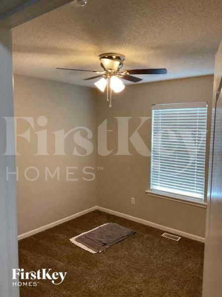 Foto del edificio - 11623 N Windsor Ave