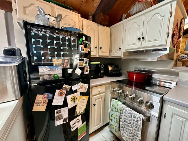 Building Photo - 526 Centre St