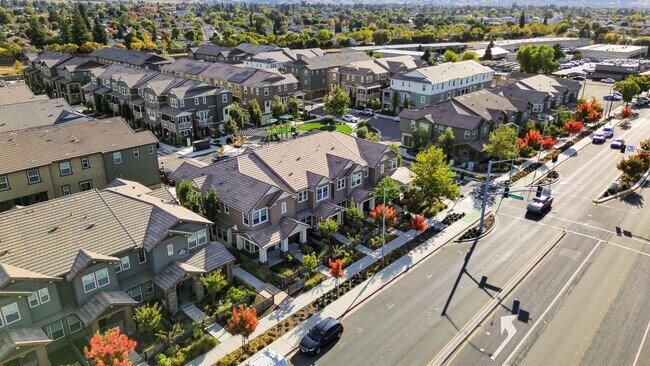 Foto del edificio - Modern 3 Bedroom 2 Bath Downtown Livermore