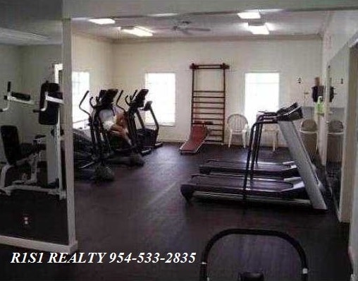 Building Photo - 6225 Bay Club Dr