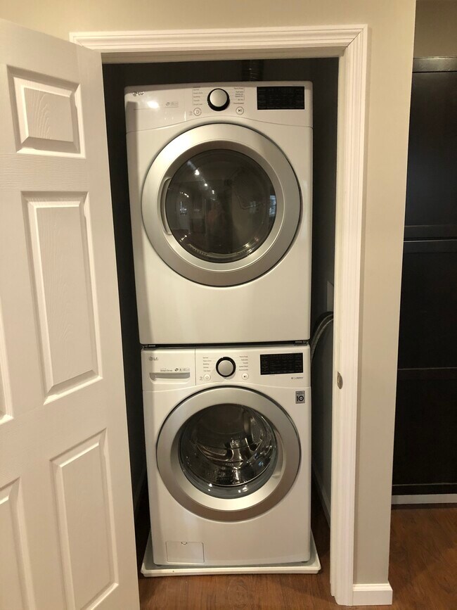 2015 Eastern Pkwy Unit 2015, Schenectady, NY 12309 Apartments in