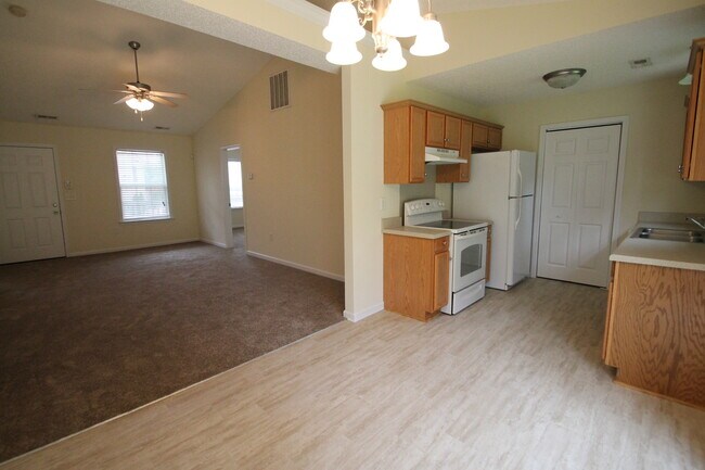 Foto del edificio - Exclusively Offered by Muse Realty, LLC