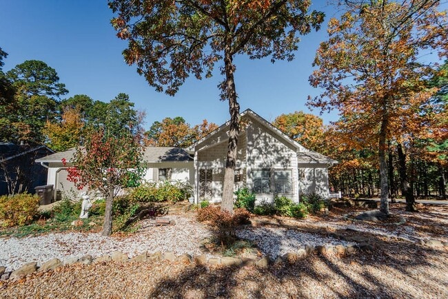 Foto del edificio - Charming, 2 Bedroom, 2 Bath, 1 car garage with a beautiful gazebo.