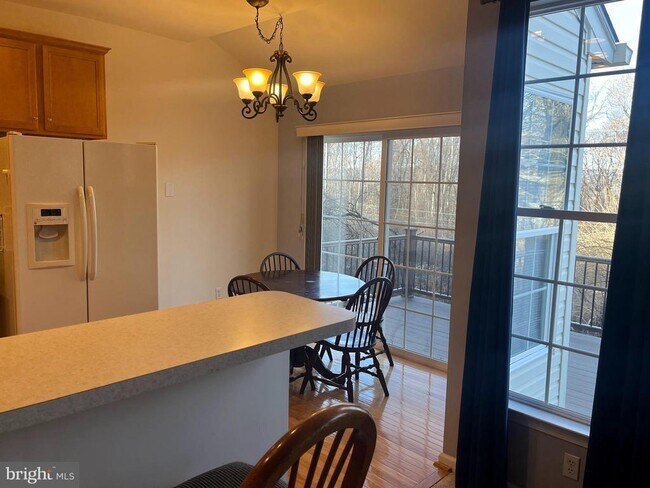 Foto del edificio - 233 Birchwood Dr