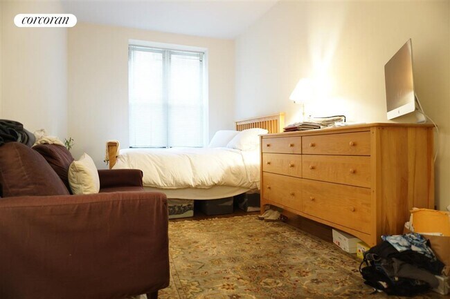 Foto del edificio - 215 E 89th St