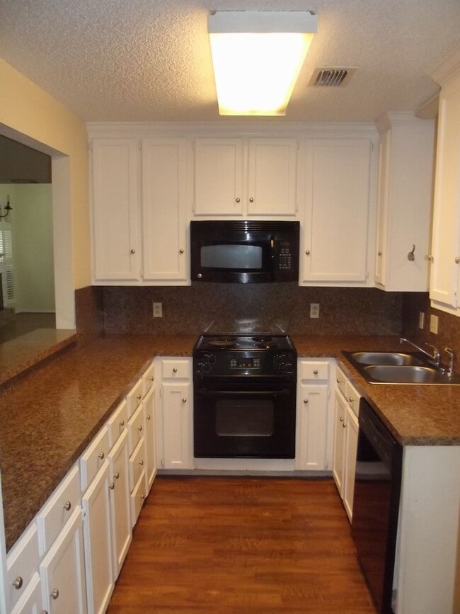 Foto del edificio - 2/2/2 Townhouse in Southwest Lubbock