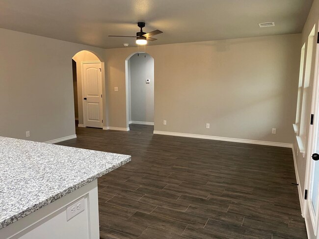 Building Photo - 220 St Charles Dr