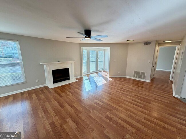 Foto del edificio - 4267 Parkview Ct