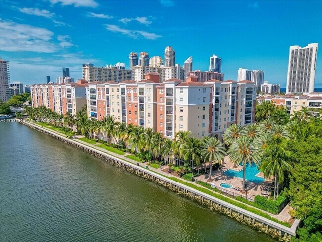 Foto del edificio - 17100 N Bay Rd