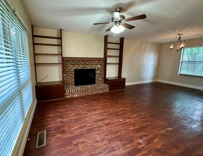 Building Photo - 1812 Sedgewick Dr
