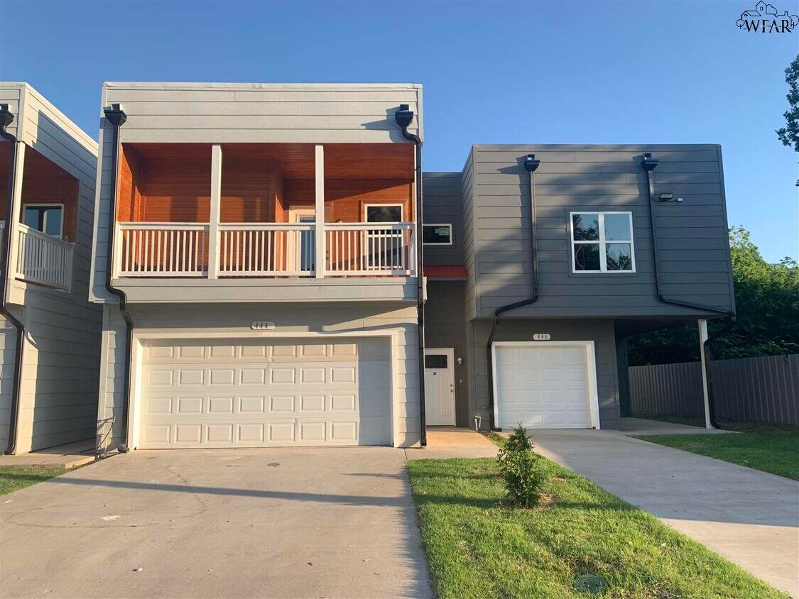 Foto principal - 436 W College St