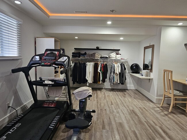 Building Photo - 5513 Teskey Pl