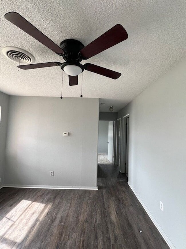 Building Photo - 3313 SW Salinas- AVAILABLE NOW!