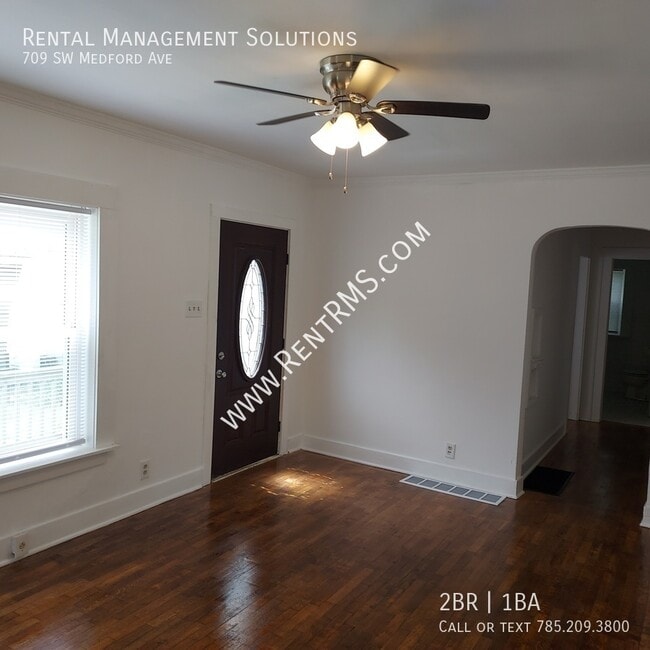 Building Photo - 709 SW Medford Ave