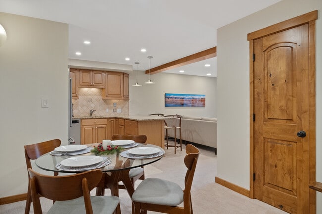 Building Photo - 1040 Vail View Dr