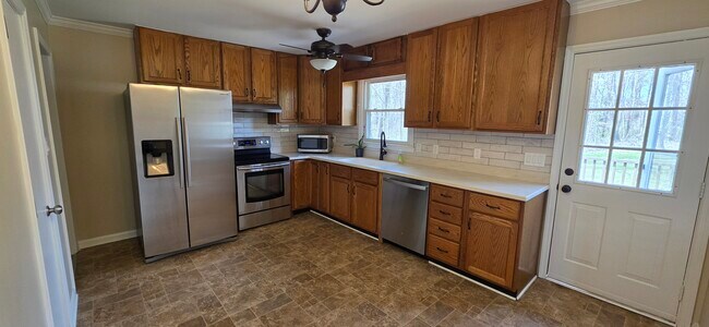 Building Photo - 1010 Damon Dr