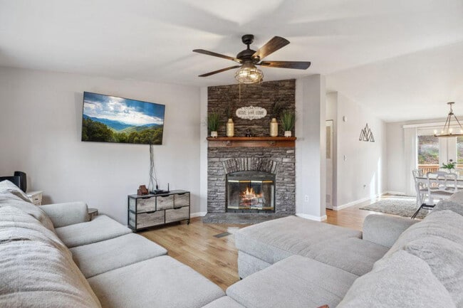 Building Photo - 1009 Sumac Ct