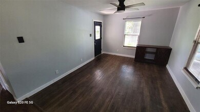 Building Photo - 206 W 55th 1/2 St