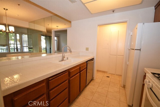 Building Photo - 2571 Plaza del Amo