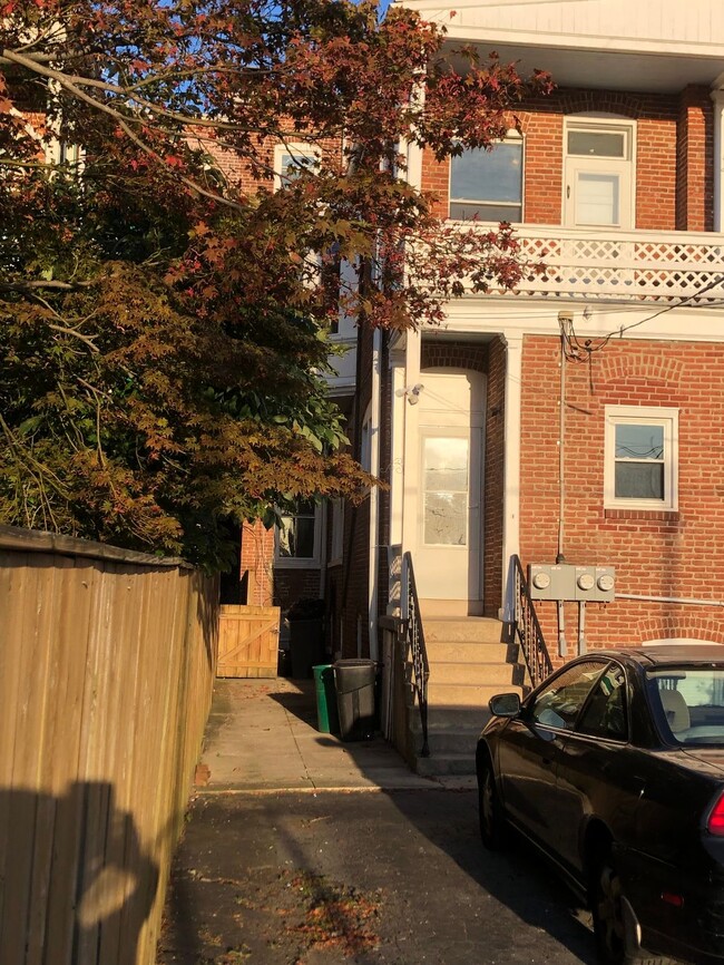 Building Photo - 351 College Ave