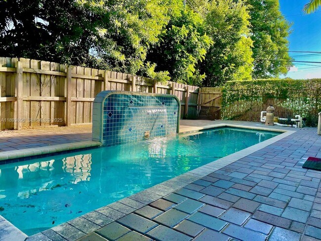 Foto del edificio - 813 SE 18th Ct