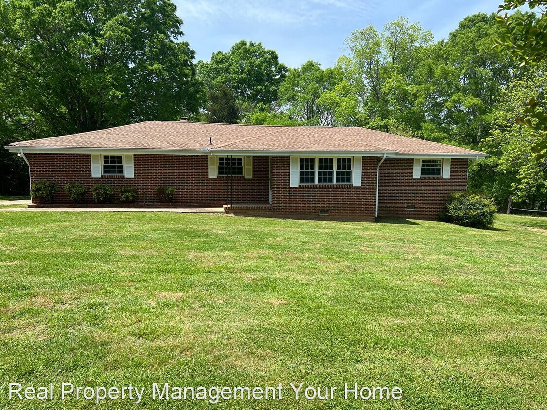 918 Old Lafayette Rd, Chickamauga, GA 30707 House Rental in