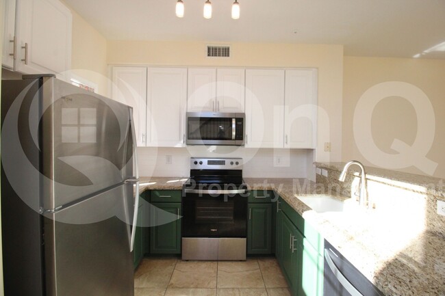 Building Photo - 4049 E Windsor Dr