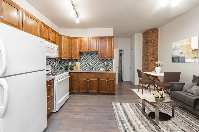 Open kitchen & living room - 517 Monroe St