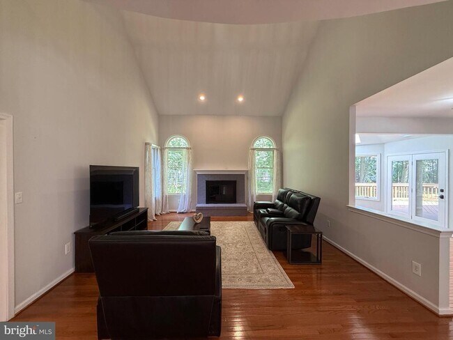 Building Photo - 8011 Lions Crest Way
