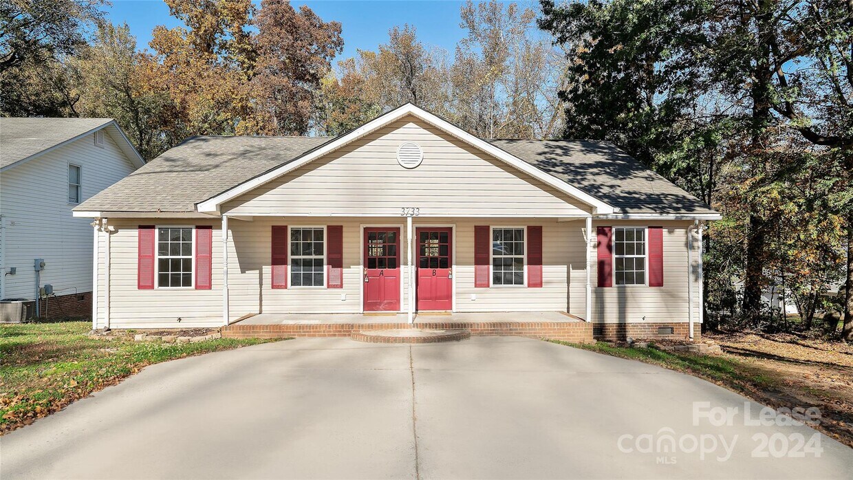 Primary Photo - 3733 Oakwood Rd