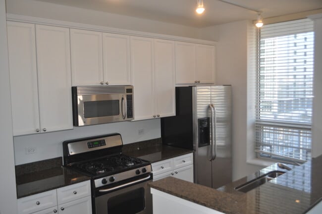 Foto del edificio - 330 W Grand Ave