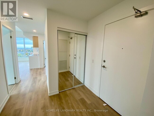 Photo du bâtiment - 1100 Sheppard Ave W