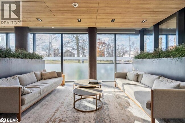 Photo du bâtiment - 21 Park St E