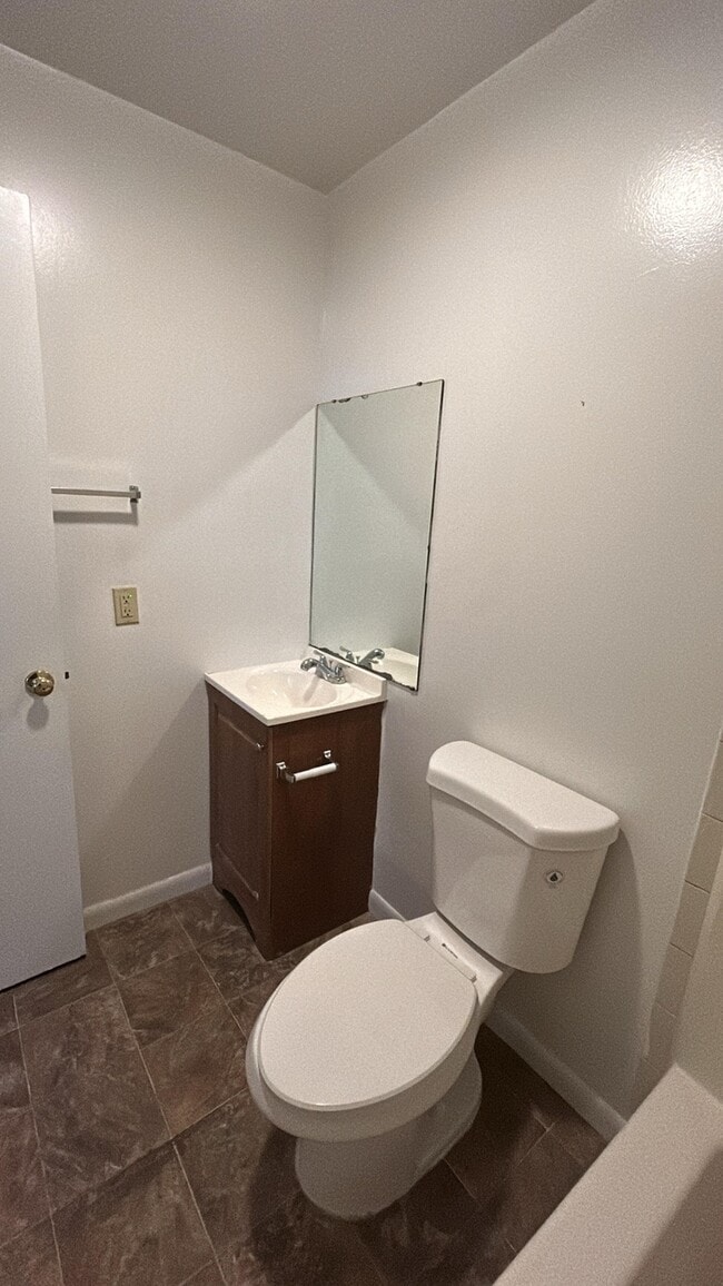 Building Photo - 3 E Elger St