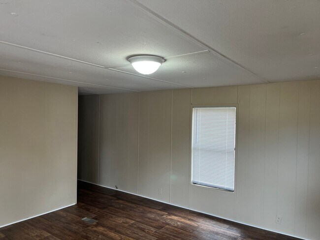 Foto del edificio - 2 Bedroom 1 Bath Mobile Home For Rent!