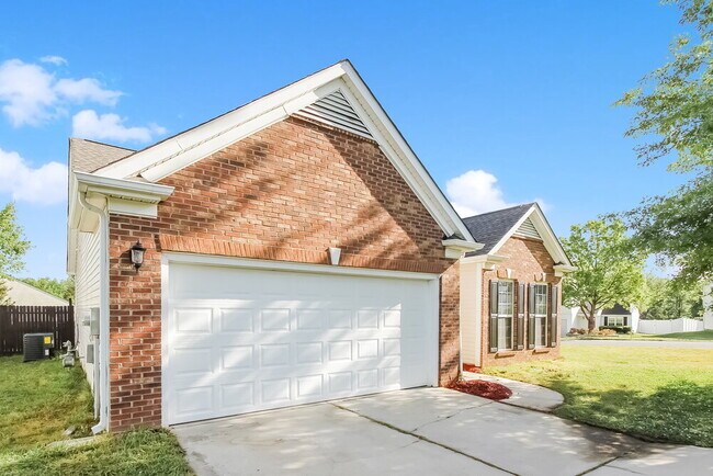 Building Photo - 8704 Rozumny Dr