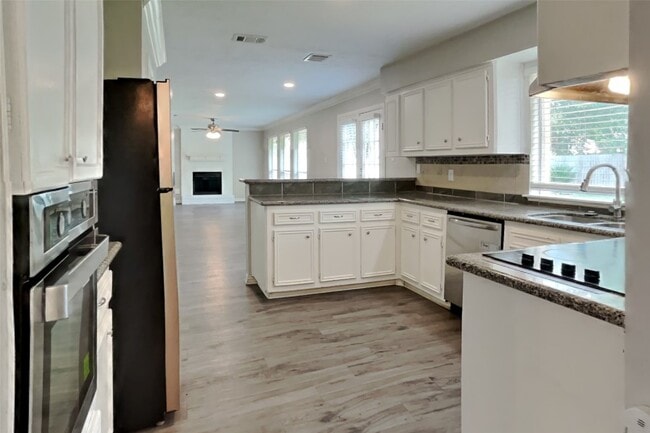 Building Photo - 15506 Swan Creek Dr