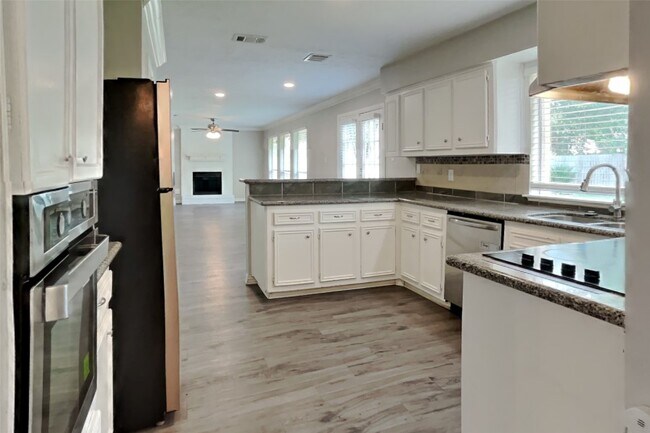 Foto del edificio - 15506 Swan Creek Dr