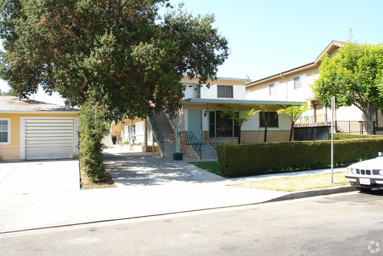 Building Photo - 141 Carr Dr