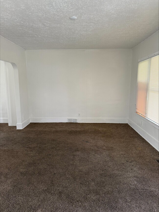 Foto del edificio - 12303 Cloverlawn Ave