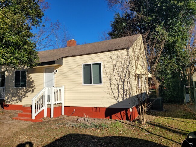 Foto del edificio - 123 Vinson Dr