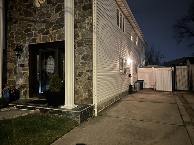 Building Photo - 144 Bridgetown St