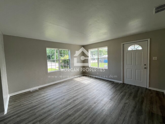 Building Photo - 211 Vasbinder Dr