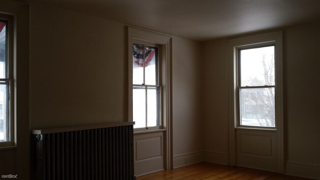 Building Photo - 307 W Main St