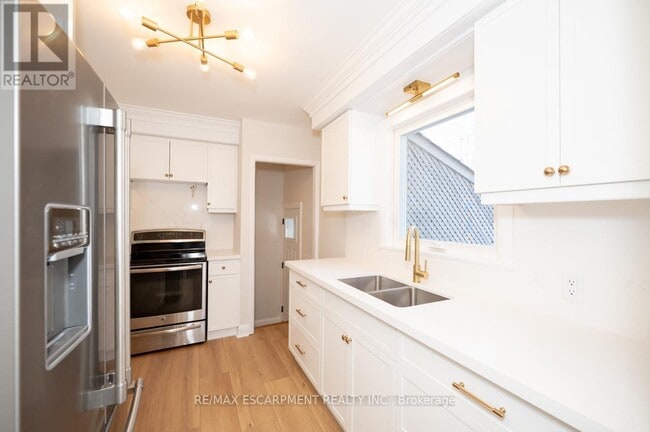 Building Photo - 365 George St